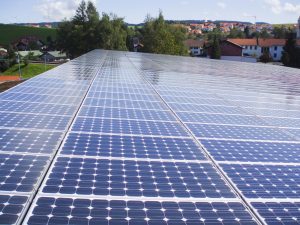Photovoltaik-Anlagen schützen ebenfalls die Immobilie.